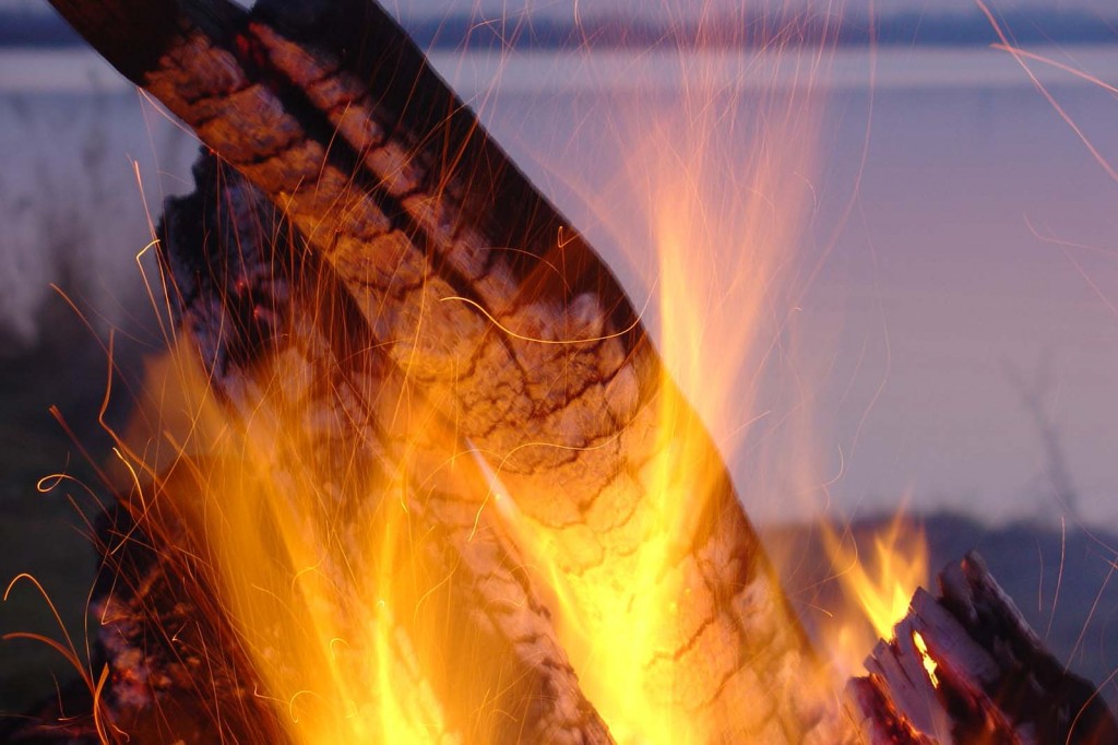 Wildnisschule-Aeracura-Leipzig-feuerkurs-5 So lernst du ein Feuer zu entzünden